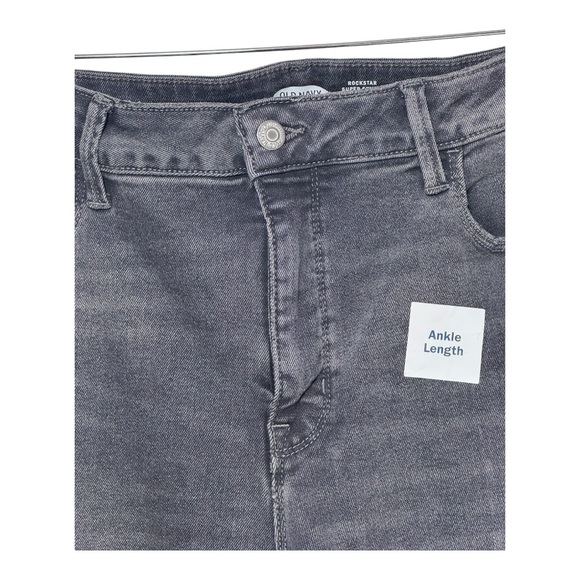 Old Navy Rockstar Super Skinny Jeans Gray Wash Distressed Knee Women’s Size 18 - Picture 5 of 6